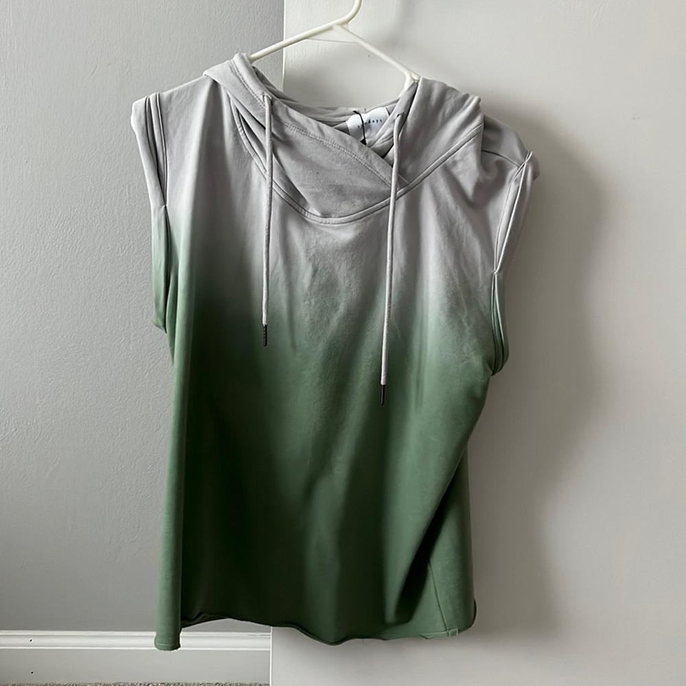 Women’s Tank Sweatshirt with Hood *New size 2.